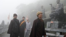 Các đoàn tăng ni phật tử ghé thăm Fansipan