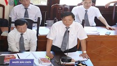 Luật sư Lê Văn Thiệp (đang đứng) trong phần bào chữa cho bị cáo Hoàng Công Lương sáng 25/5.