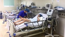 Tình trạng bé gái ở Hải Dương vẫn rất nặng.