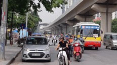 Hà Nội: Tranh cãi mở lại làn riêng cho buýt thường