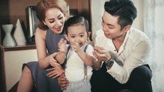 Khánh Thi bật khóc kể chuyện tình ‘chông gai’ với chồng kém 12 tuổi