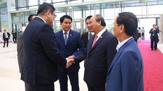 Thủ tướng Chính phủ Nguyễn Xuân Phúc và các đại biểu tham dự hội nghị "Hà Nội 2018 - Hợp tác đầu tư và phát triển" sáng 17.6 (Ảnh Dân Việt)