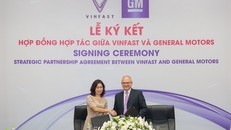 Ông Barry Engle, Phó chủ tịch điều hành kiêm Chủ tịch GM quốc tế cùng Bà Lê Thị Thu Thủy, Phó Chủ tịch tập đoàn Vingroup kiêm Chủ tịch VinFast