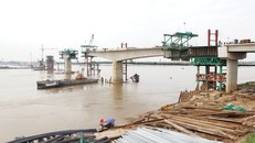Sắp hoàn thành hai cầu lớn vượt sông Hồng