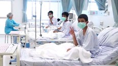 Các thành viên đội bóng Thái Lan đang hồi phục trong bệnh viện