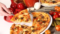 Thức ăn nhanh có thể khiến bạn bị táo bón