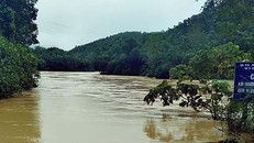 Đường dẫn vào xã Luận Khê, huyện Thường Xuân (Thanh Hóa) bị mưa lũ chia cắt trong hai ngày qua. Ảnh: Nguyễn Nhung