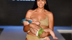 Mara Martin và con gái trên sàn diễn