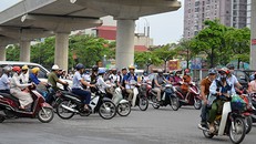 Việc thiếu hút đèn tín hiệu giao thông khiến các phương tiện giao thông mạnh ai nấy đi