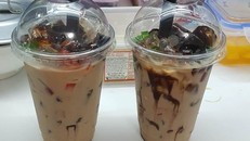 Trà sữa giá rẻ không rõ nguồn gốc xuất xứ vẫn 'ung dung' tồn tại