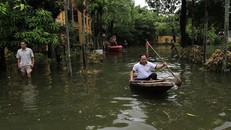 Hậu ngập lụt ở Hà Nội: Ô nhiễm và bệnh tật