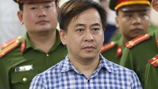 Bị cáo Phan Văn Anh Vũ nghe tòa tuyên án. Ảnh: Doãn Tấn - TTXVN