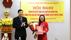 Phó Bí thư Tỉnh ủy, Chủ tịch UBND tỉnh Nguyễn Đức Long trao Quyết định bổ nhiệm chức danh Giám đốc Sở Thông tin và Truyền thông cho đồng chí Lê Ngọc Hân.