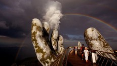 Cầu Vàng tại Sun World Ba Na Hills tiếp tục gây sốt trên tạp chí TIME