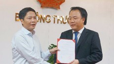 Ông Trần Hữu Linh (bên phải).