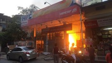 Hà Nội: Cháy cây xăng cũ trên phố Hồng Mai