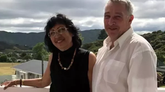 Chị gái cơ trưởng MH370 và người bạn là chuyên gia hàng không Simon Grunson.