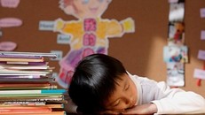 Những đứa trẻ không nhìn thấy mặt trời