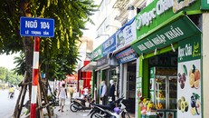 'Đồng phục biển hiệu' ở Hà Nội sau 2 năm đã tự 'thay áo'