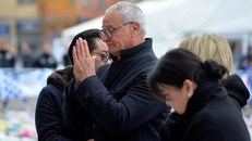 Cựu HLV Ranieri trở lại tưởng nhớ cố Chủ tịch Vichai. Ảnh: Reuters