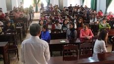 Hàng trăm giáo viên hợp đồng tại huyện Krông Pắk bị mất việc. Ảnh: Minh Lộc.