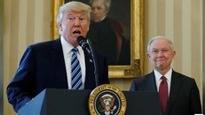 Tổng thống Trump bắt đầu 'trảm tướng'