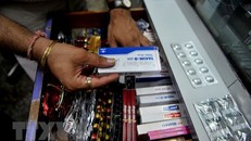 Thuốc kháng sinh được bày bán tại một hiệu thuốc ở Mumbai, Ấn Độ. (Nguồn: AFP/TTXVN)