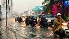 TP HCM lo ngập nặng do ảnh hưởng bão số 9