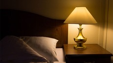 Ngủ để đèn dễ gây tăng cân