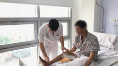 Bàn chân người đàn ông Quảng Nam chết khô vì nghiện thuốc lá