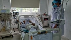 Bệnh nhân Trường đang được điều trị chăm sóc.