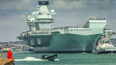 Tàu sân bay HMS Queen Elizabeth của Anh dự kiến sẽ đến biển Đông vào năm 2021. (Ảnh: Plymouthherald)