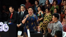 NSND Hồng Vân tuyên bố đóng cửa sân khấu sau 14 năm