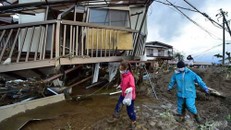 Nhiều ngôi nhà bị phá hủy sau siêu bão. (Ảnh: AFP)