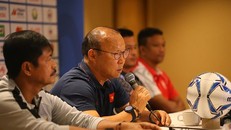 HLV Park Hang Seo có hành động bất ngờ với HLV Nishino