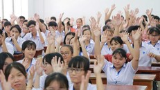 Tranh cãi việc buộc sinh viên mặc đồng phục