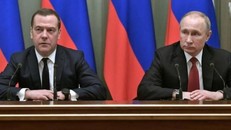 Chính phủ Nga bất ngờ từ chức