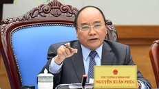 Thủ tướng Chính phủ Nguyễn Xuân Phúc: Các Bộ, ngành, địa phương không được chủ quan, không để dịch lây lan, phải coi việc phòng, chống dịch như “chống giặc”.