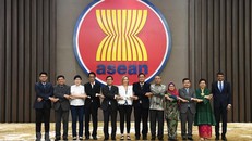 Các đại biểu chụp ảnh tại Cuộc họp lần thứ 11 Ủy ban hợp tác chung (JCC) ASEAN-Hoa Kỳ. (Ảnh: Ban thư ký ASEAN/TTXVN phát)
