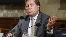 Thứ trưởng Y tế Italia mắc Covid-19