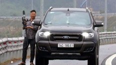 Người đàn ông dừng xe trên cao tốc để… bắn chim