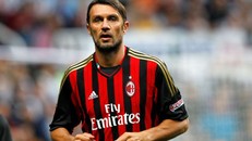 Huyền thoại Paolo Maldini trong màu áo AC Milan. (Ảnh: Reuters)