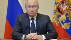 Tổng thống Nga Vladimir Putin thông báo hoãn trưng cầu dân ý vào ngày 25/3. (Ảnh: AFP)