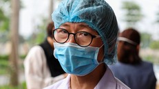 Bác sĩ Đỗ Thị Phương Mai trong ngày bệnh nhân Covid-19 xuất viện tại Bệnh viện Bệnh Nhiệt đới Trung ương, 7/4. Ảnh: Ngọc Thành