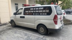 Xe cứu thương chở hơn 7000 khẩu trang không rõ nguồn gốc đi tiêu thụ. (Nguồn: TTXVN phát)