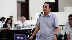 Bị cáo Văn Hữu Chiến, cựu chủ tịch UBND TP Đà Nẵng, tại tòa. Ảnh: TUYẾN PHAN