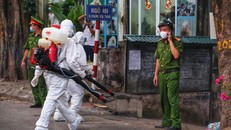 Trước đó, BN 459 phải nhập viện, khu phố nơi ông ở bị phong tỏa