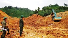 Việc tìm kiếm 12 nạn nhân còn mất tích vẫn chưa có tiến triển do thời tiết, địa hình phức tạp.