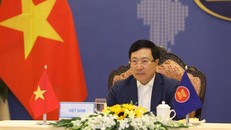 Phó Thủ tướng, Bộ trưởng Bộ Ngoại giao Phạm Bình Minh dự Hội nghị hẹp Bộ trưởng Ngoại giao ASEAN tại điểm cầu Hà Nội. (Ảnh: Văn Điệp/TTXVN)