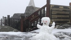 27 Tết, băng tuyết phủ trắng đỉnh Fansipan